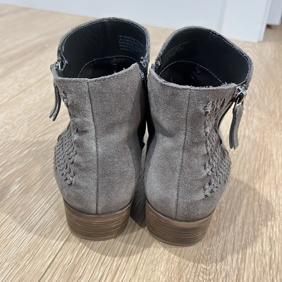 Kensie Dark Green/Gray 1” Ankle Booties - size: 7 - Picture 3 of 7